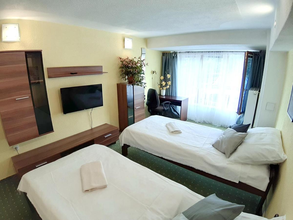 Penzion Havaj Karlsbad Exteriör bild